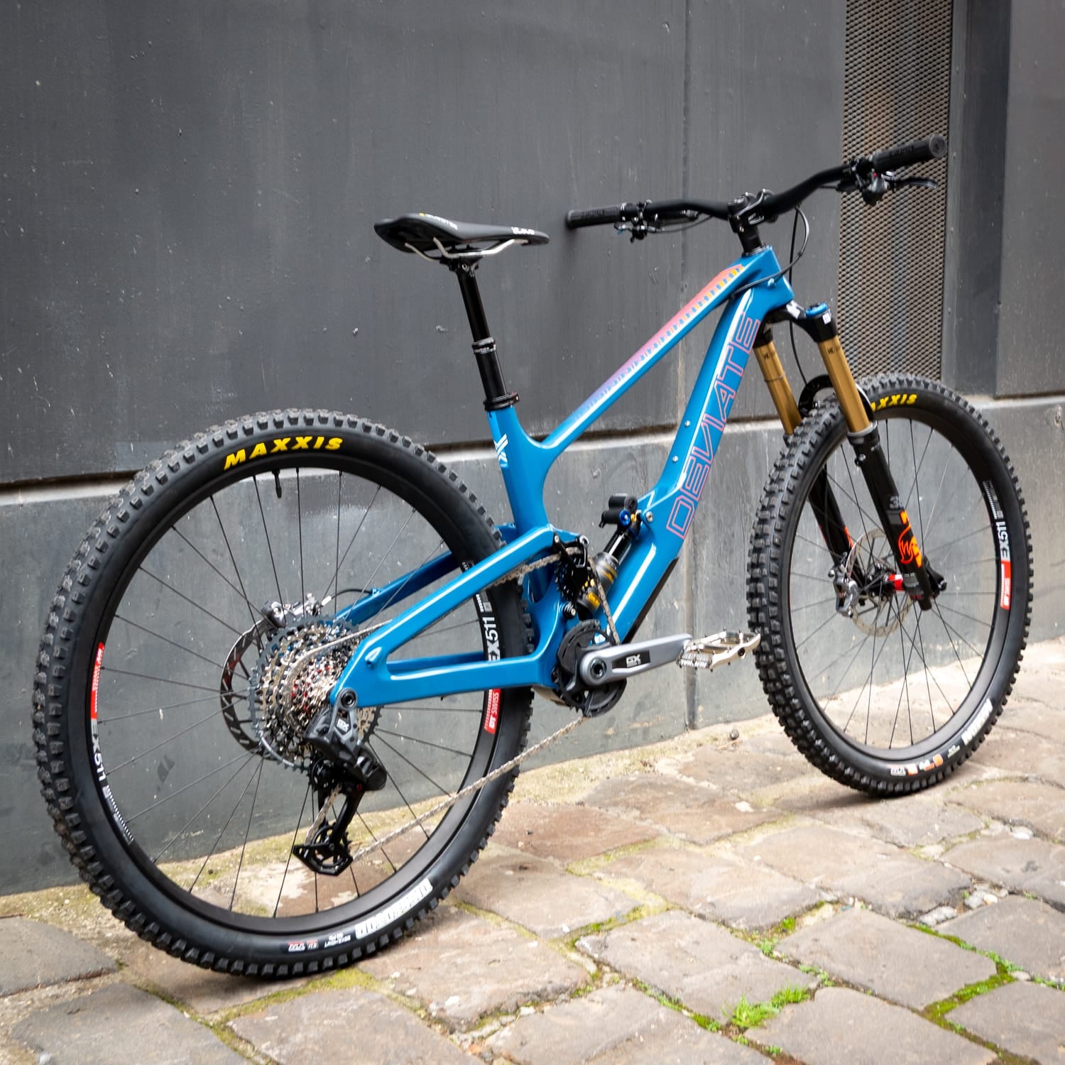 DEVIATE マウンテンバイク MTB Bike Deviate Highlander | SRAM GX T-Type | Rockshox Lyrik