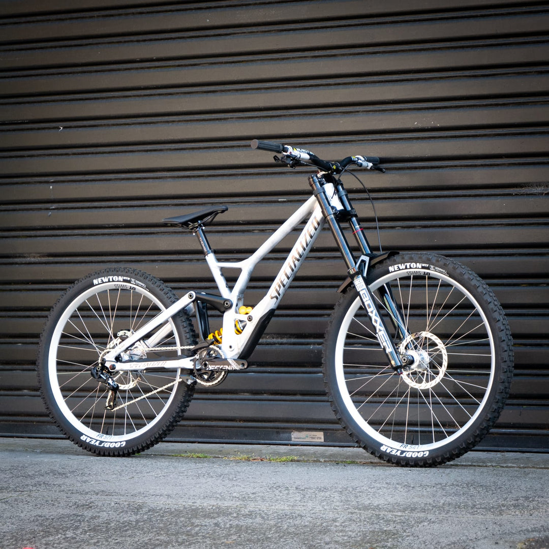 Bike Specialized Demo Race | Boxxer Ult. | X01DH | FR541 Vault Silver | Maven | S3/LGE Brushed Silver 2025 | CUSTOM BUILD