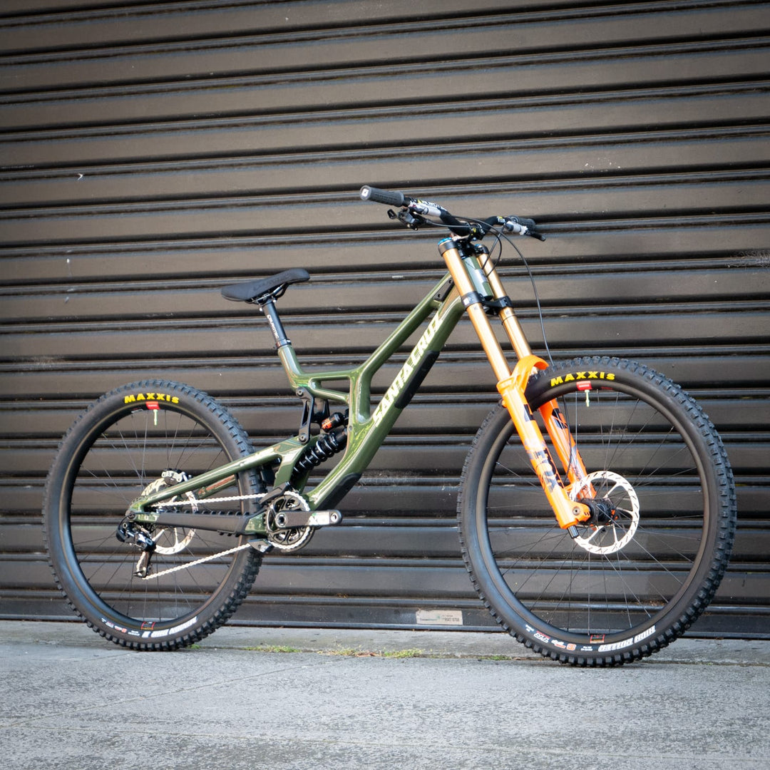 Bike Santa Cruz V10.8 CC | FOX 40 ORANGE | X01 DH | RSV AL |KELP LGE MX 2026 | CUSTOM BUILD