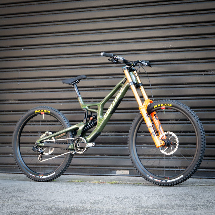 Bike Santa Cruz V10.8 CC | FOX 40 ORANGE | X01 DH | RSV AL |KELP LGE MX 2026 | CUSTOM BUILD