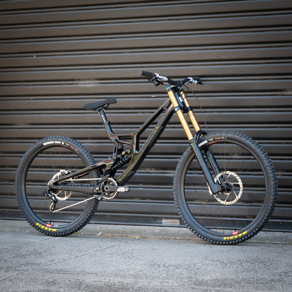 Bike Santa Cruz V10 CC | FOX 40 STEALTH | RSV HOPE | SRAM X0 DH