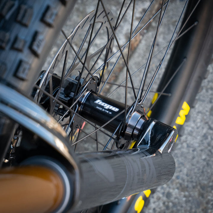 Bike Santa Cruz V10 CC | FOX 40 STEALTH | RSV HOPE | SRAM X0 DH MAVEN | BLACK SPECKLE MX LGE | CUSTOM BUILD '26