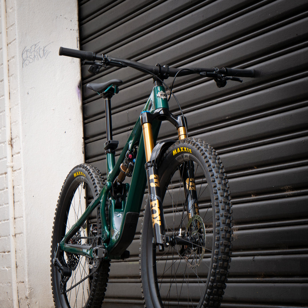 Yeti SB140 29" T-Series | SRAM X01  AXS T-TYPE | DT XMC Carbon | LGE | EMERALD | '25