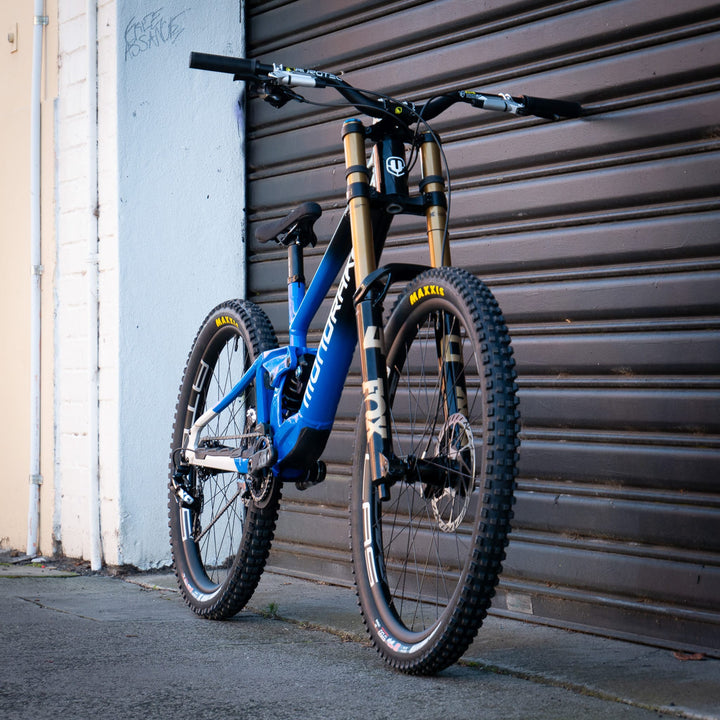 Bike MONDRAKER SUMMUM RR | FOX FACTORY 40 2027 | RACEFACE ATLAS | SRAM X0 DH MAVEN | CARRERA BLUE MX LGE | CUSTOM BUILD ’27