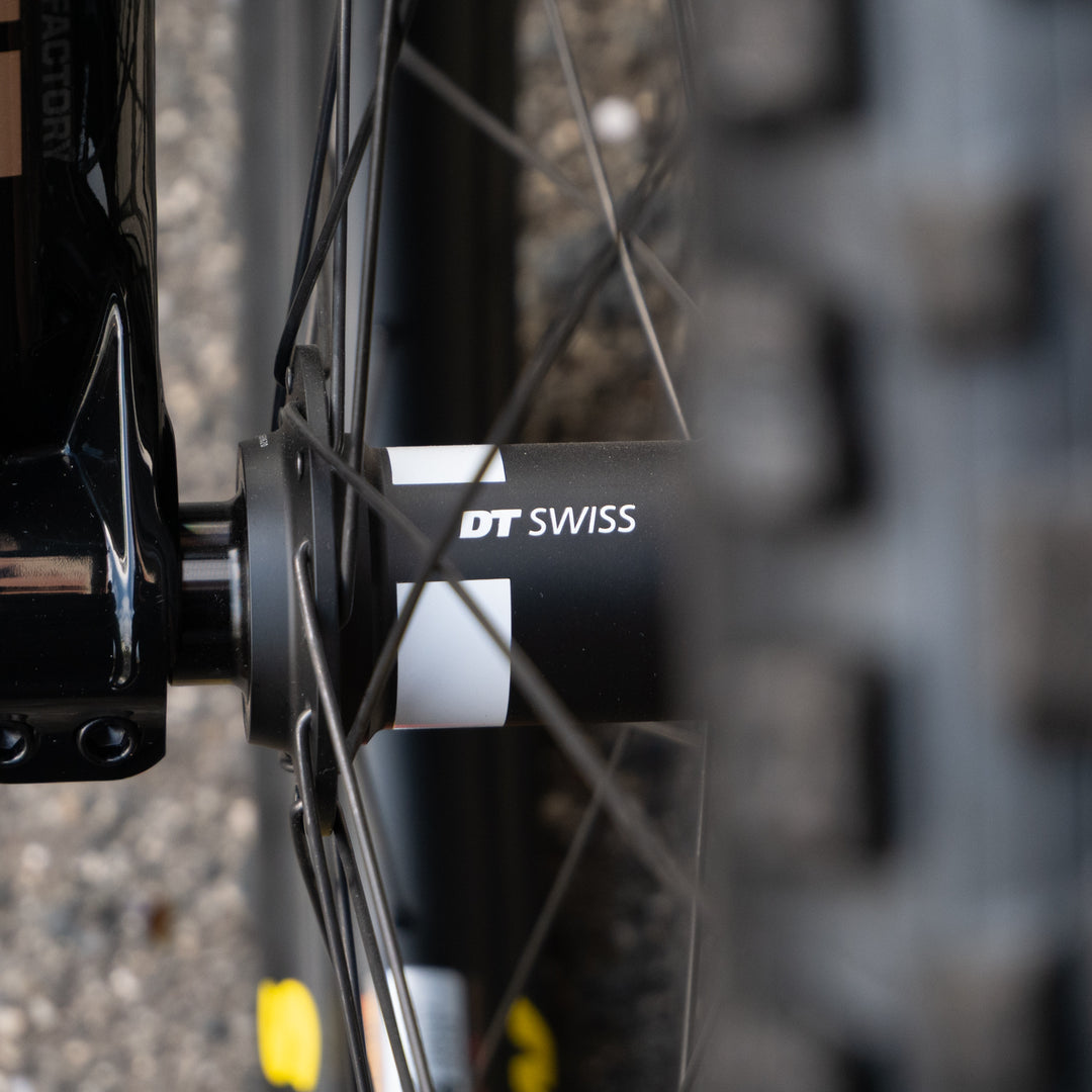 Bike Santa Cruz V10.8 CC  |  FOX 40 GL BLK  |  X01 DH  |  RSV AL  |  GLOSS LIQUID BLUE LGE MX 2027  |  CUSTOM BUILD