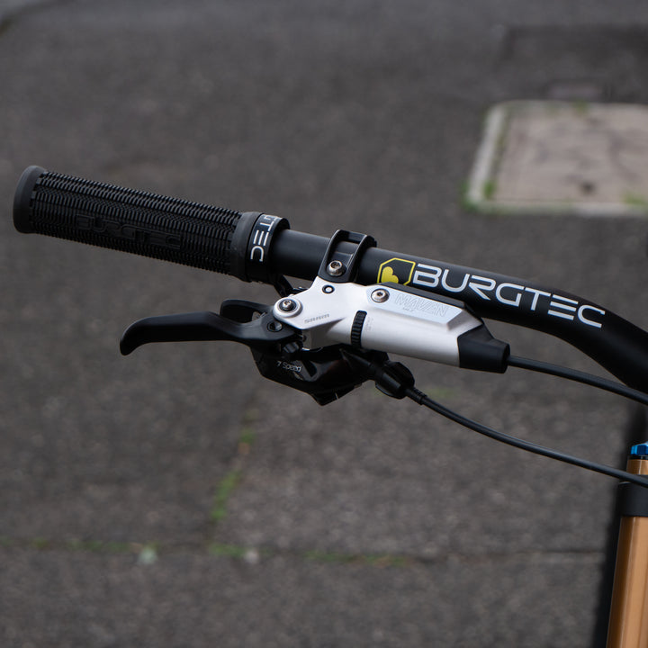 Bike Santa Cruz V10.8 CC  |  FOX 40 GL BLK  |  X01 DH  |  RSV AL  |  GLOSS LIQUID BLUE LGE MX 2027  |  CUSTOM BUILD